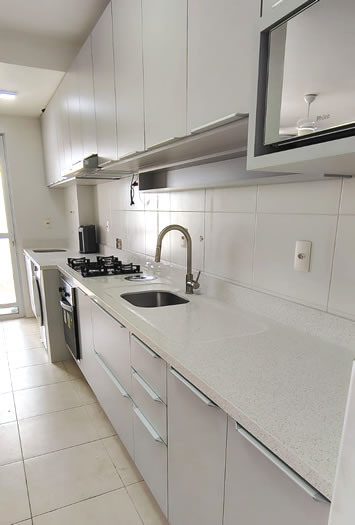 Cozinha com rebaixo italiano branco estelar