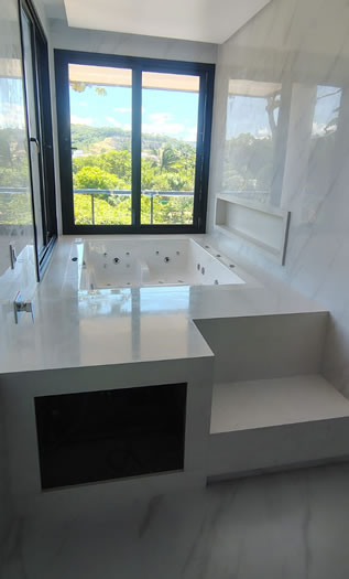 Banheira no quartzo Carrara brezza